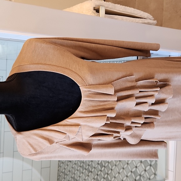 Ladie's dress - Picture 2 of 4